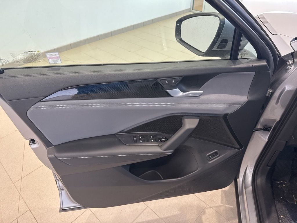 2025 Volkswagen Tiguan SE photo 10