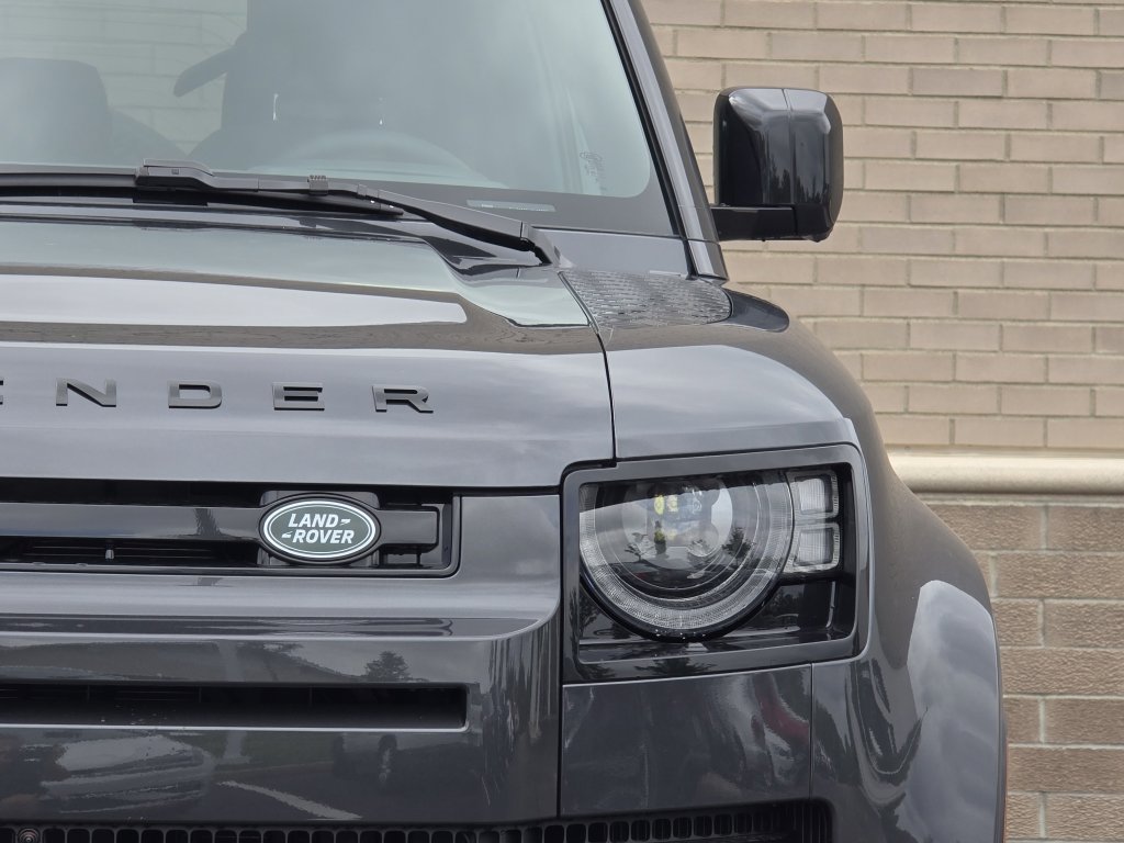 2025 Land Rover Defender 110 X-Dynamic SE photo 36