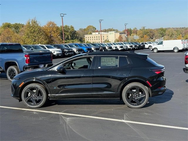 2026 Chevrolet Equinox EV 3RS photo 2