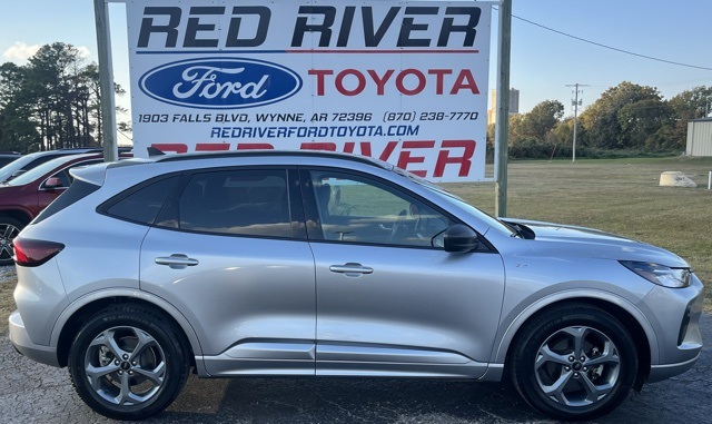 2023 Ford Escape ST-Line's photo