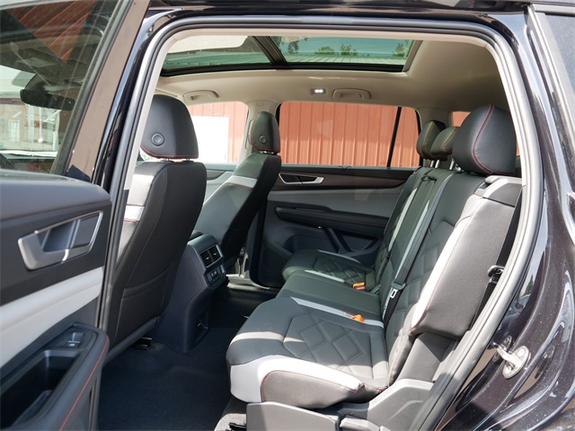2025 Volkswagen Atlas Peak Edition SE photo 7