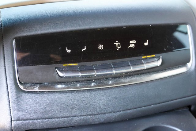 Used 2021 White Cadillac Sport image 27