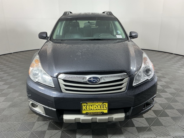 2011 Subaru Outback 3.6R Limited photo 2