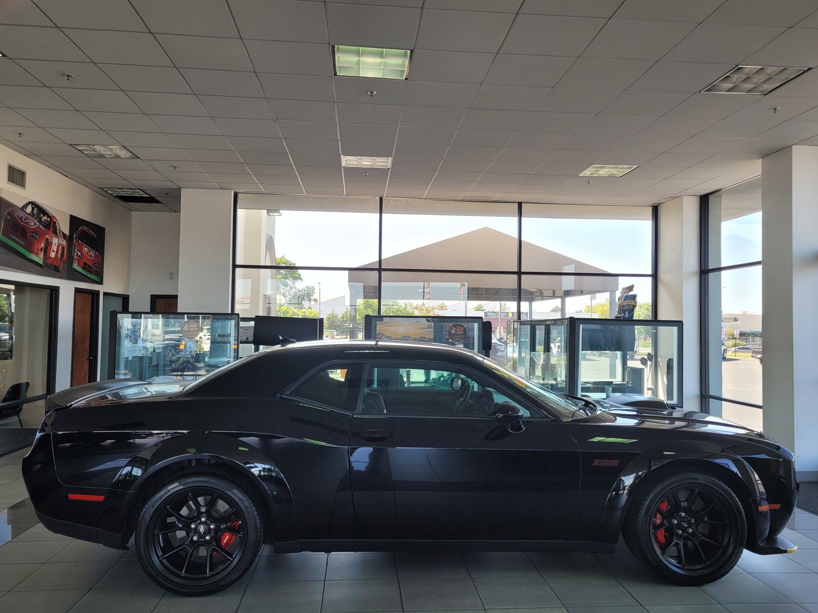2023 Dodge Challenger R/T Scat Pack Widebody photo 2