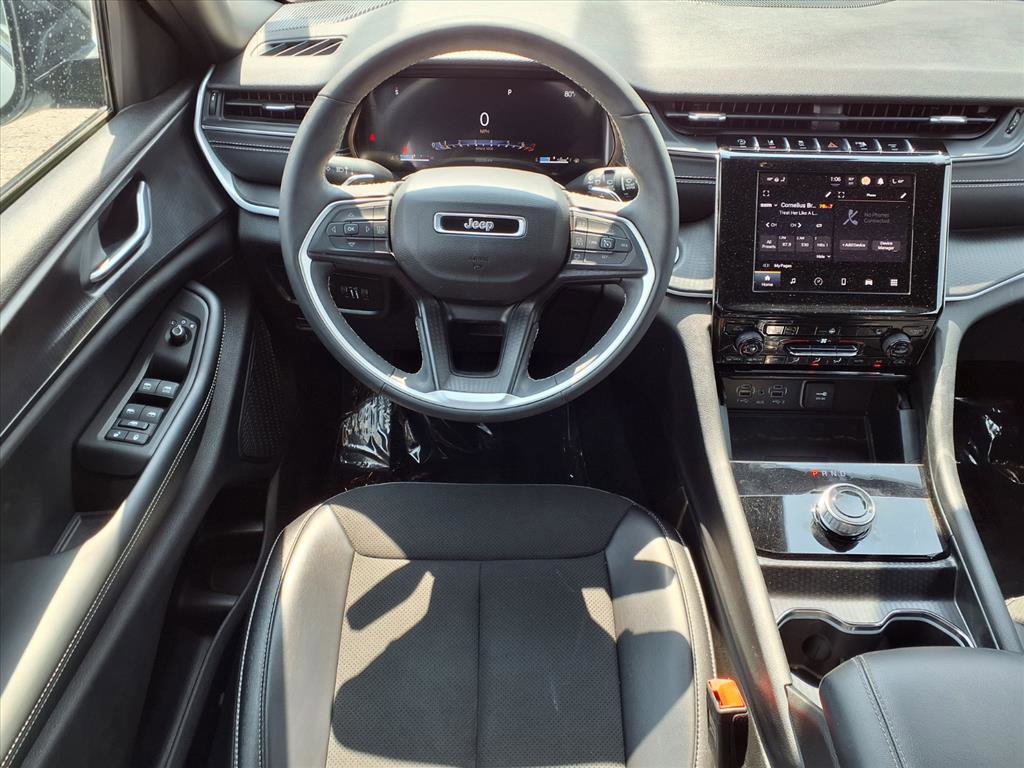 2024 Jeep Grand Cherokee Altitude photo 2