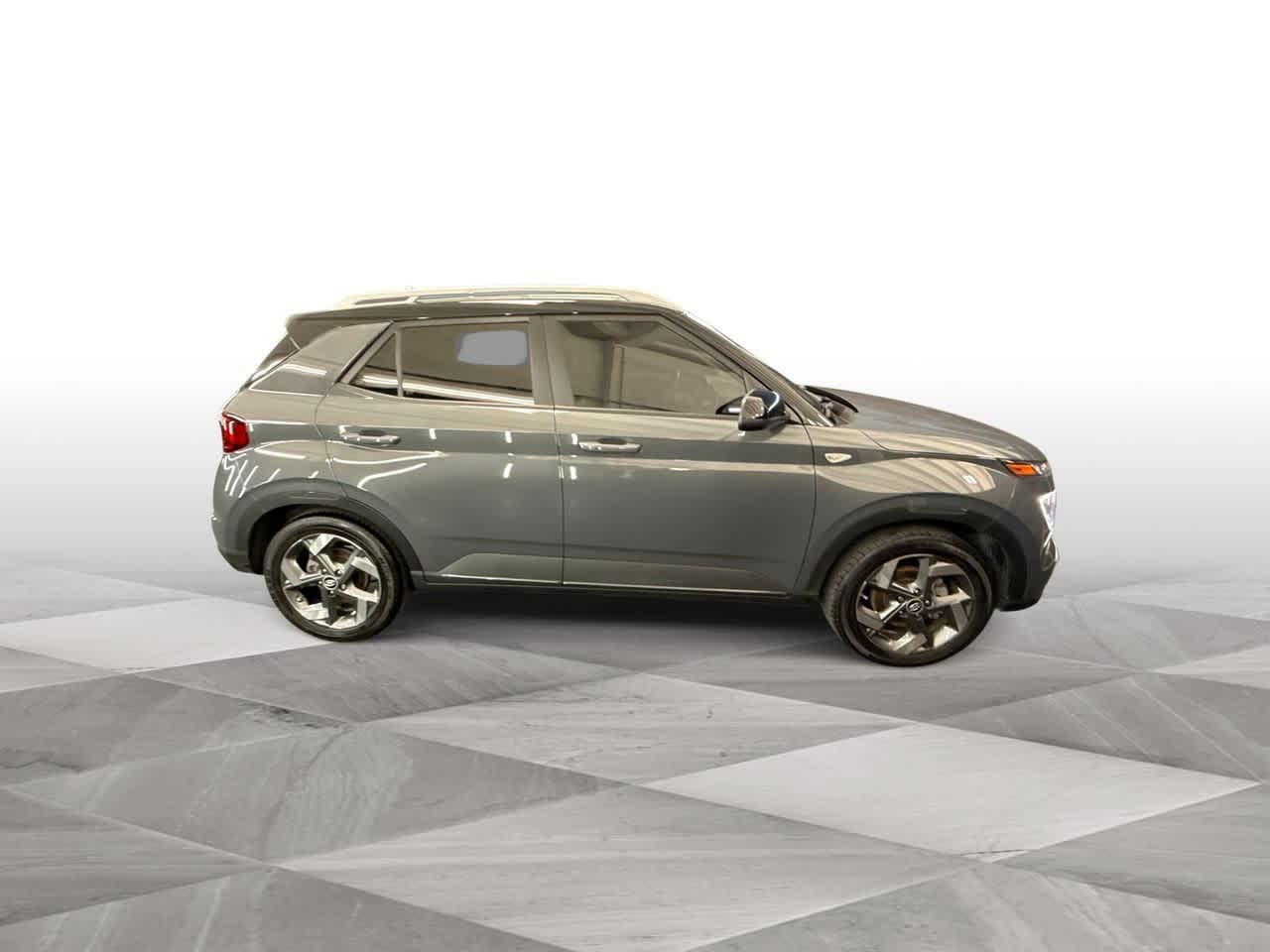 2024 Hyundai Venue Limited photo 8