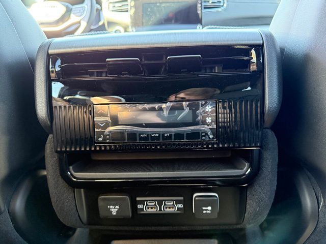 2025 Jeep Wagoneer Series II photo 26