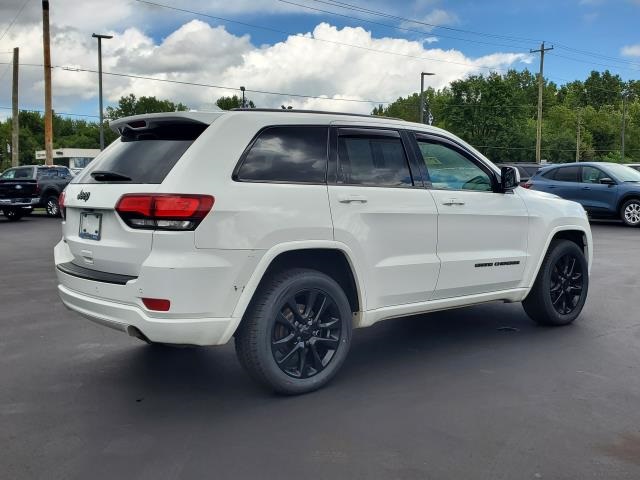 2017 Jeep Grand Cherokee Altitude photo 3