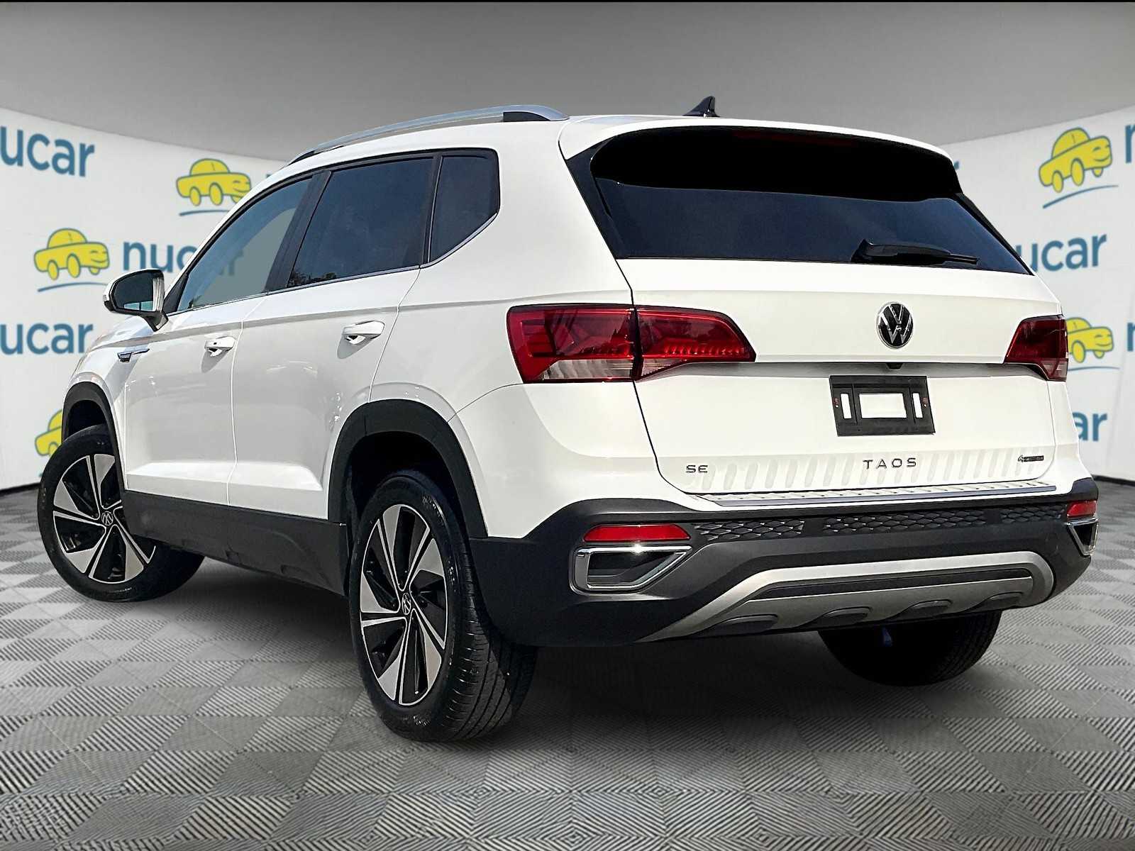 2023 Volkswagen Taos SE photo 2