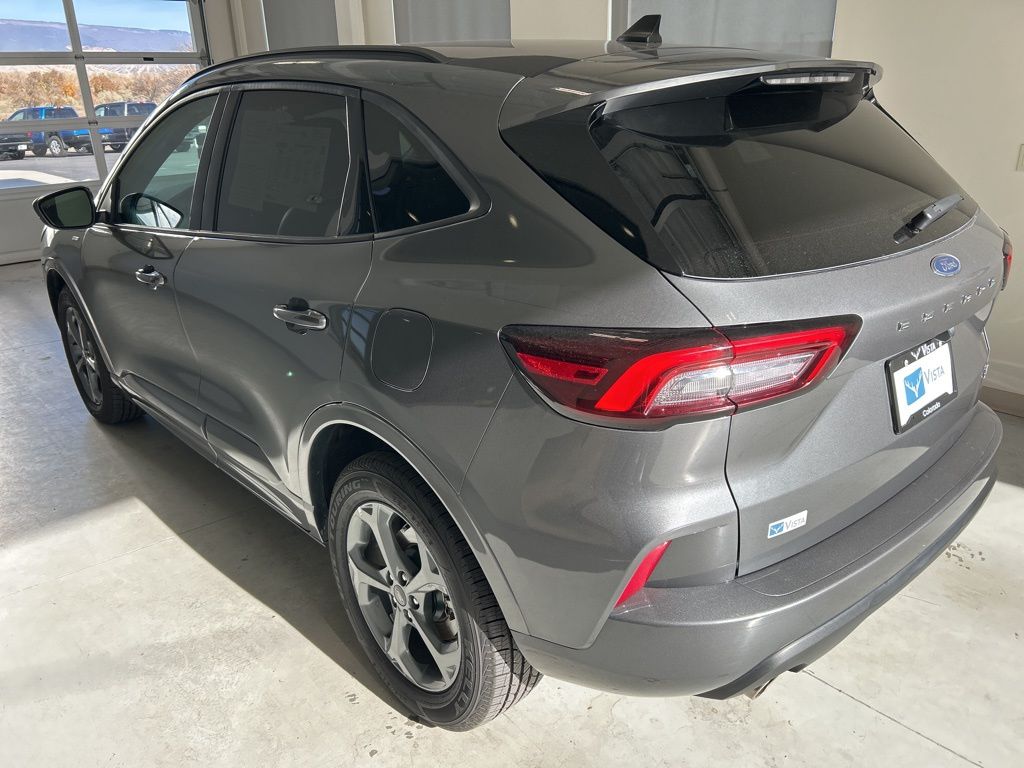 2023 Ford Escape ST-Line photo 4