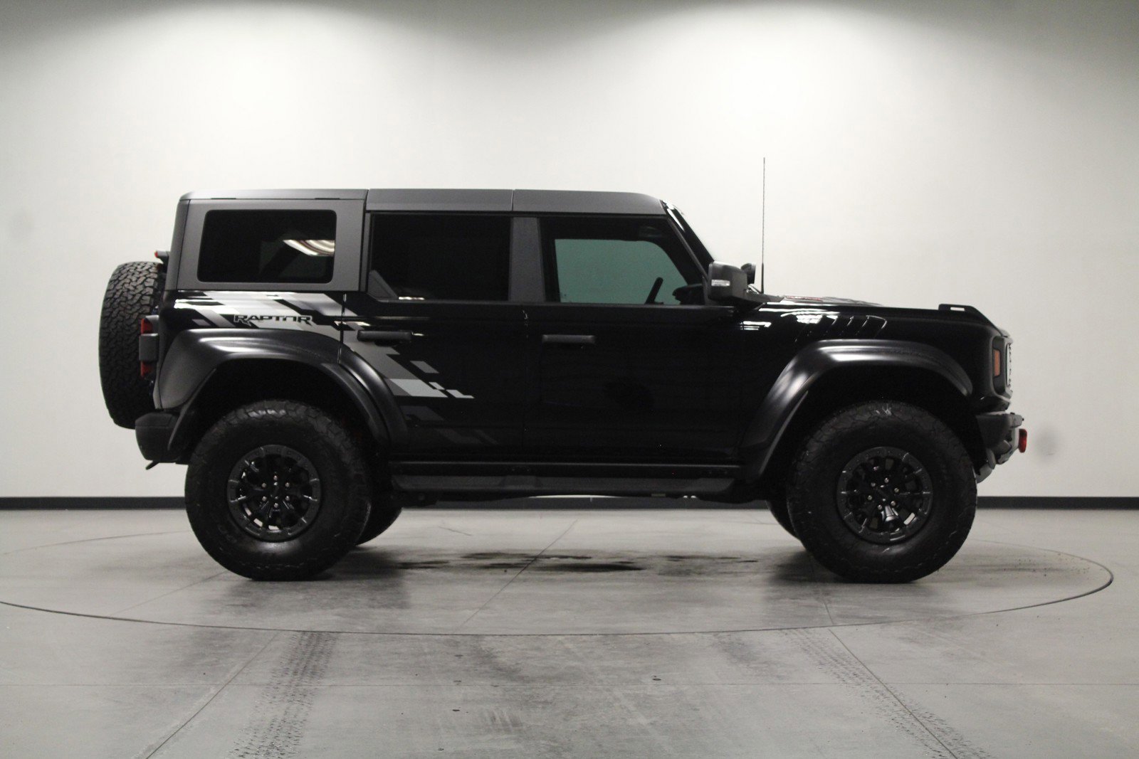 2023 Ford Bronco Raptor photo 2