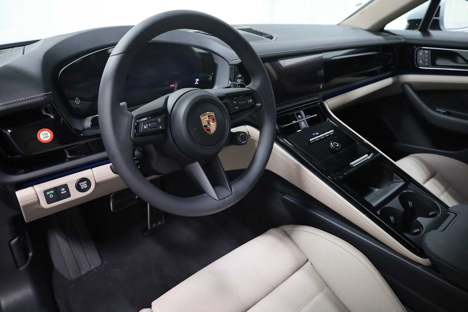 2025 Porsche Panamera 4 photo 4