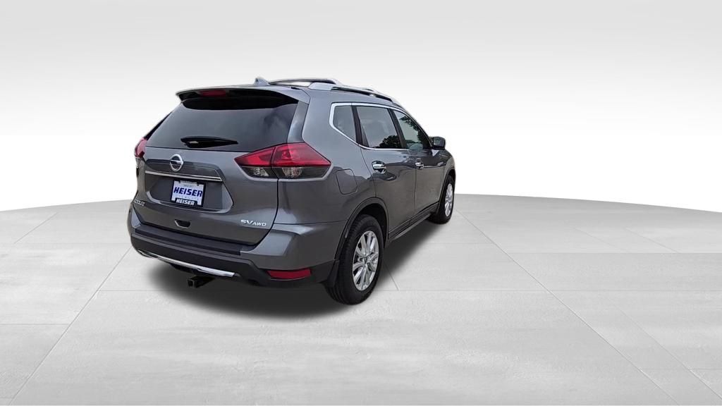 2018 Nissan Rogue SV photo 4