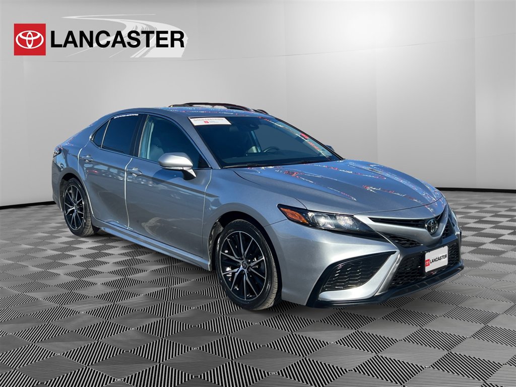 2024 Toyota Camry SE's photo