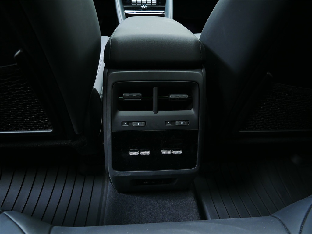 2025 Porsche Macan Electric 4 photo 15