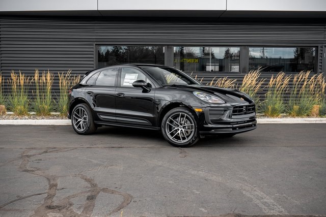 2025 Porsche Macan T photo 29