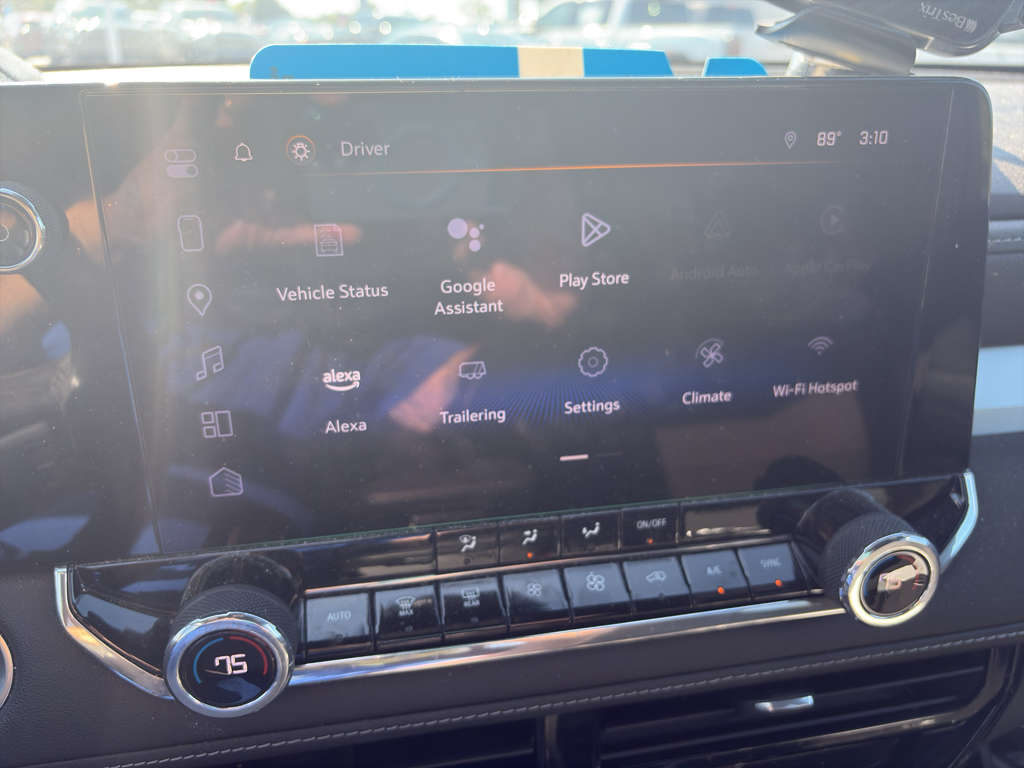 2024 Chevrolet Colorado LT photo 2