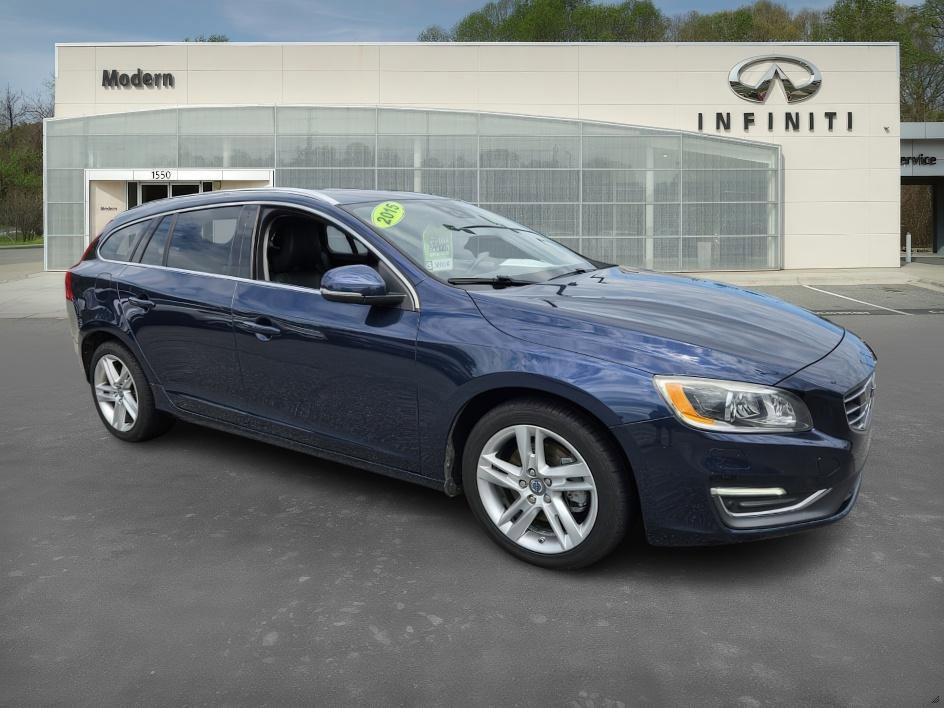 2015 Volvo V60 T5 Drive-E Platinum photo 2