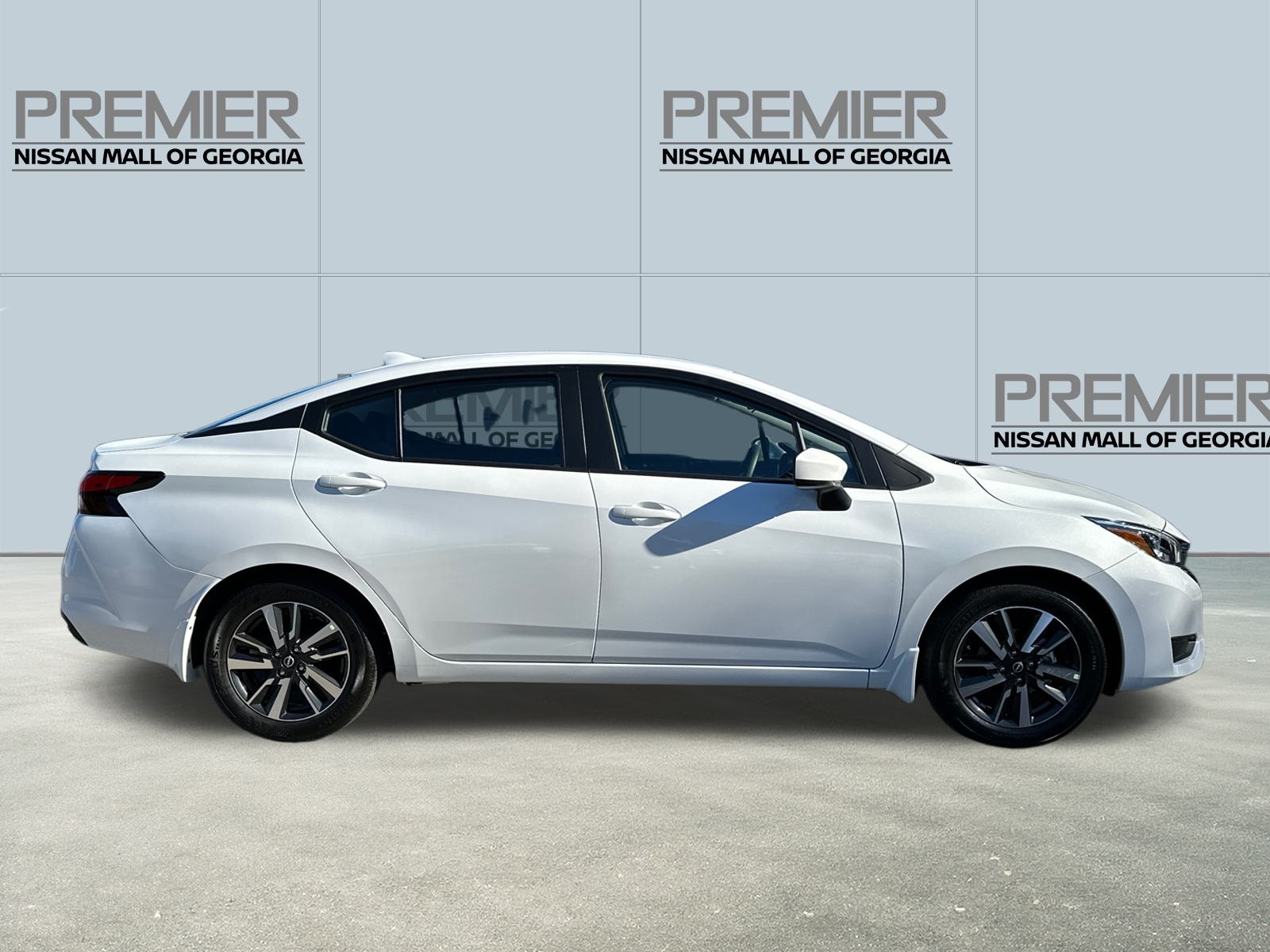 2025 Nissan Versa 1.6 SV photo 3