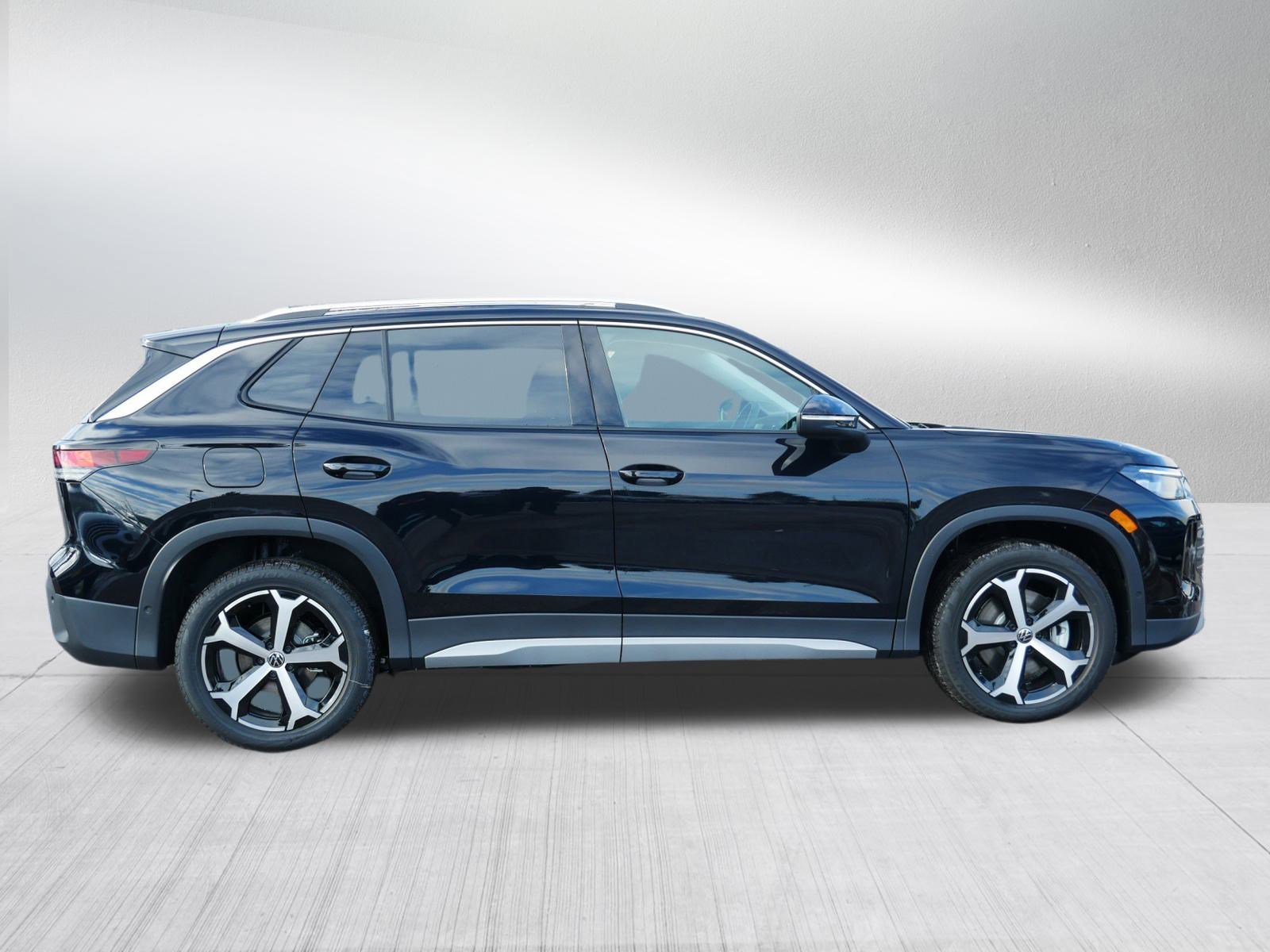 2026 Volkswagen Tiguan SE photo 2