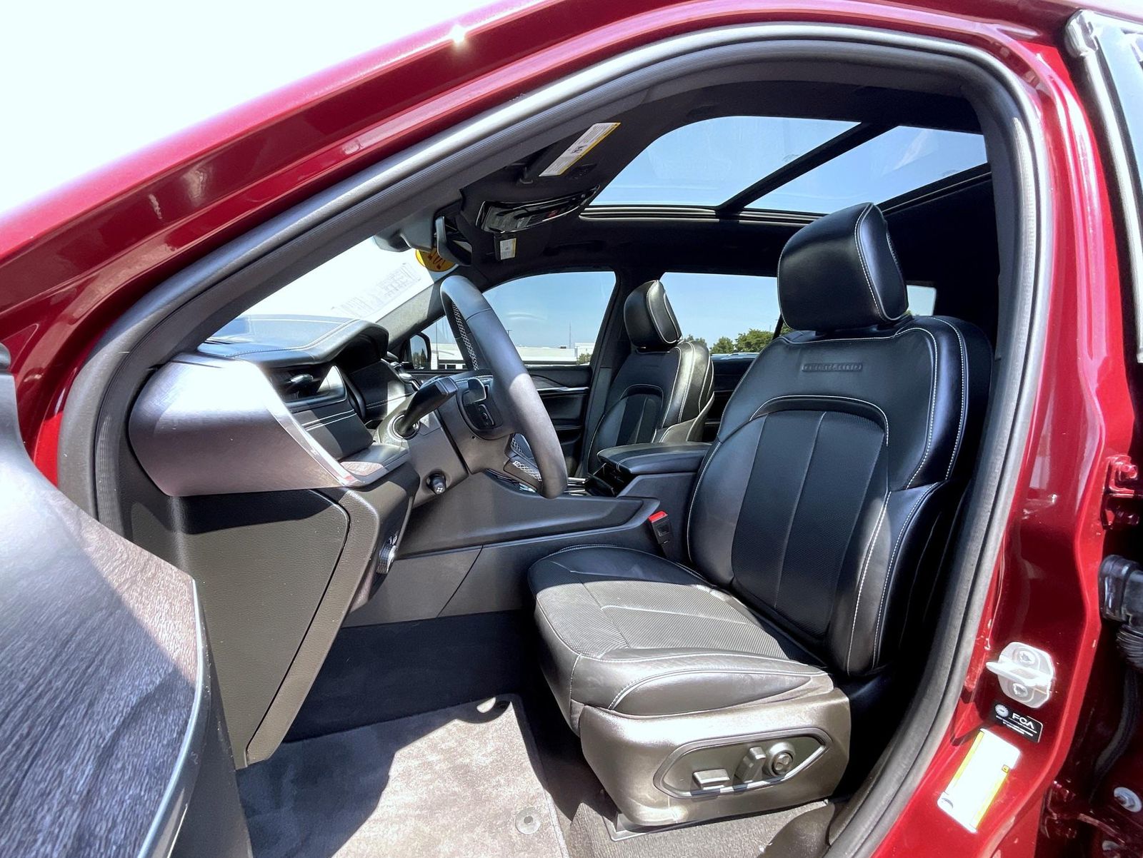 2024 Jeep Grand Cherokee Overland Sport photo 8
