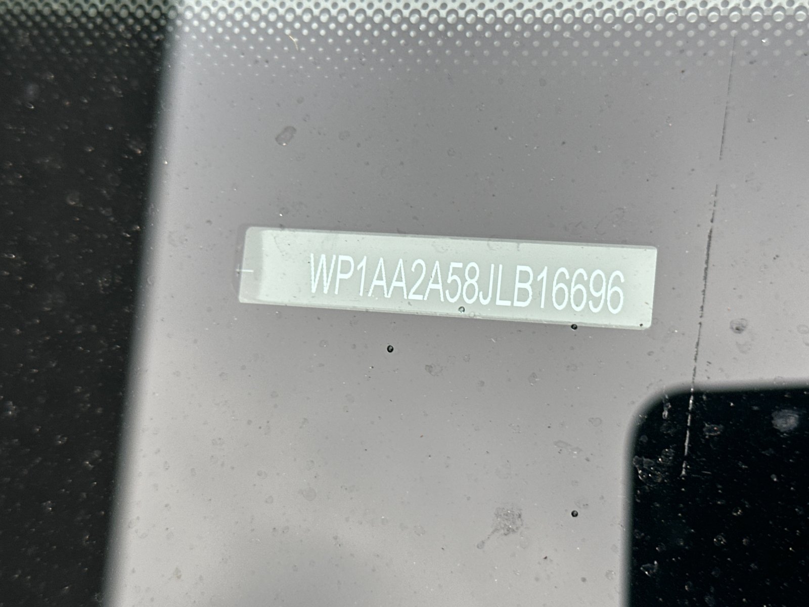 2018 Porsche Macan Base photo 2