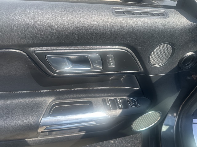 2020 Ford Mustang EcoBoost Premium photo 17
