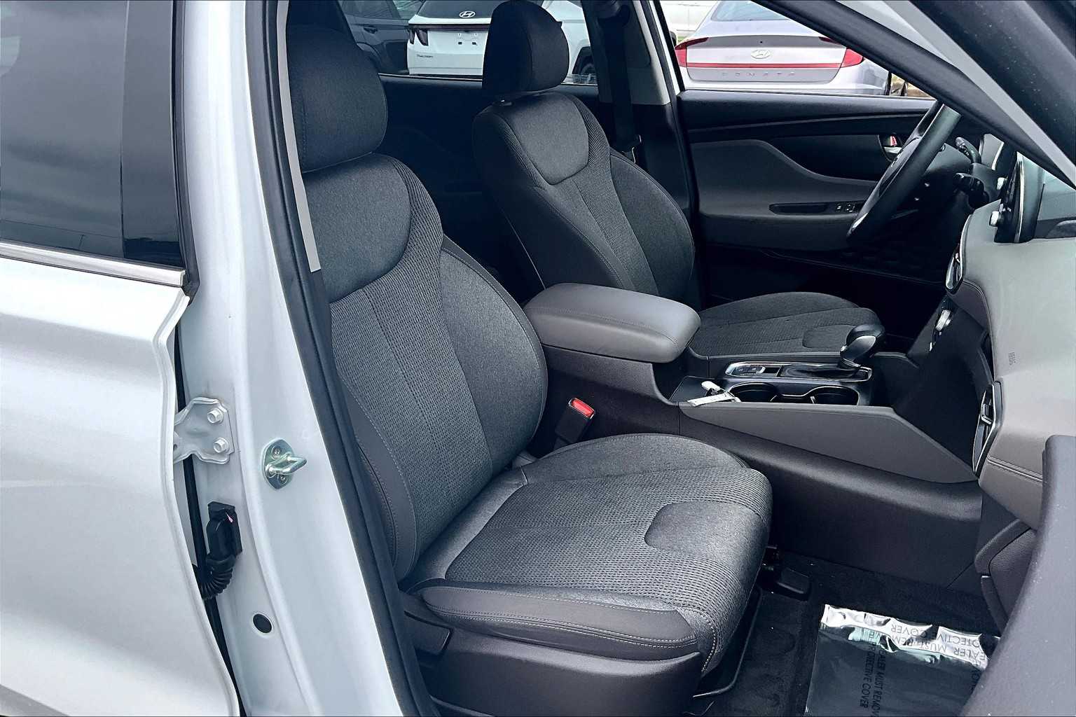 2020 Hyundai Santa Fe SEL photo 5