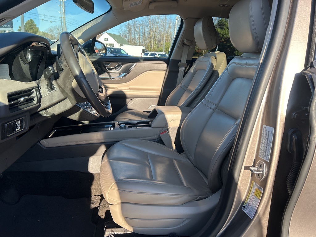 2020 Lincoln Corsair Standard photo 3