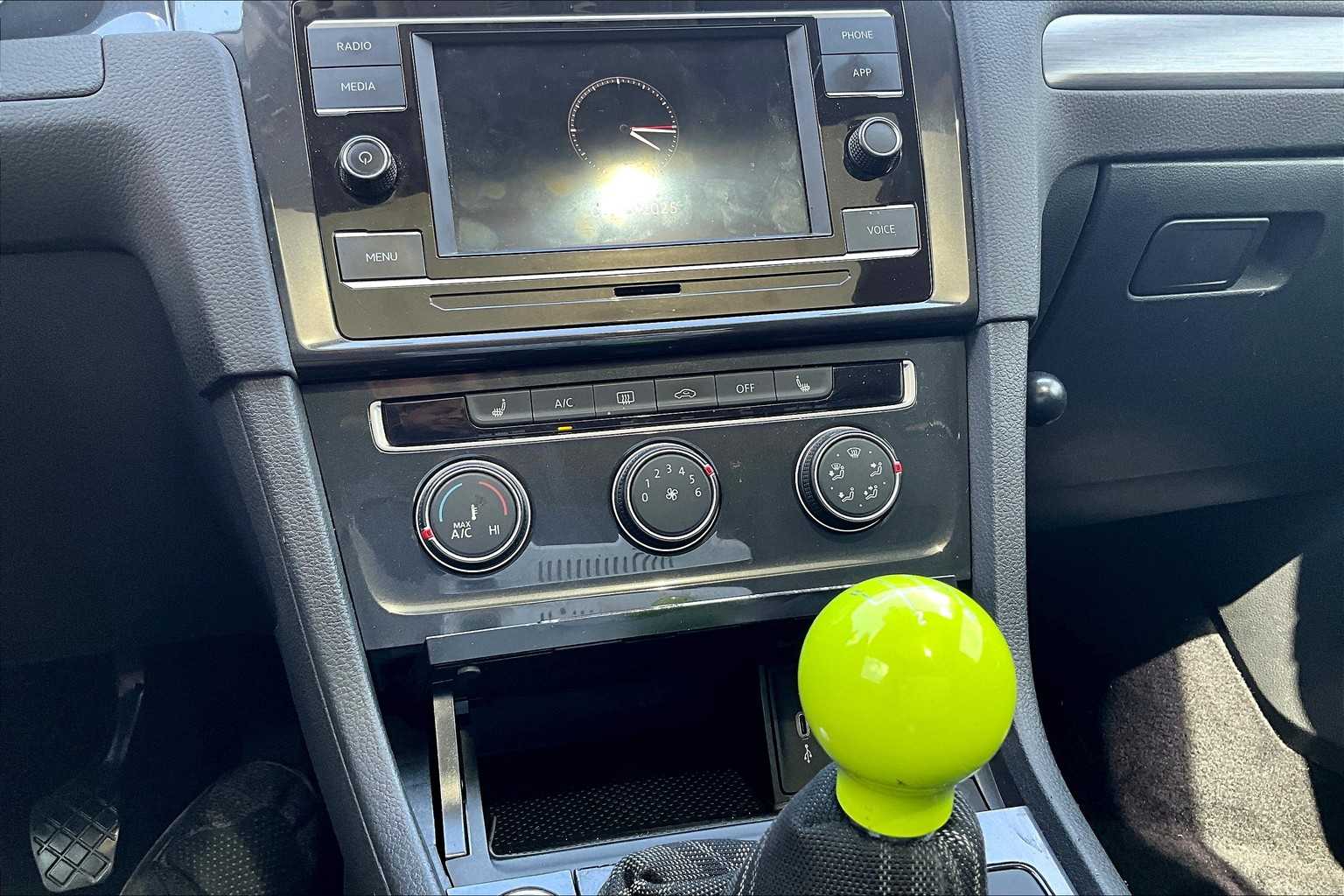 2021 Volkswagen Golf TSI photo 31