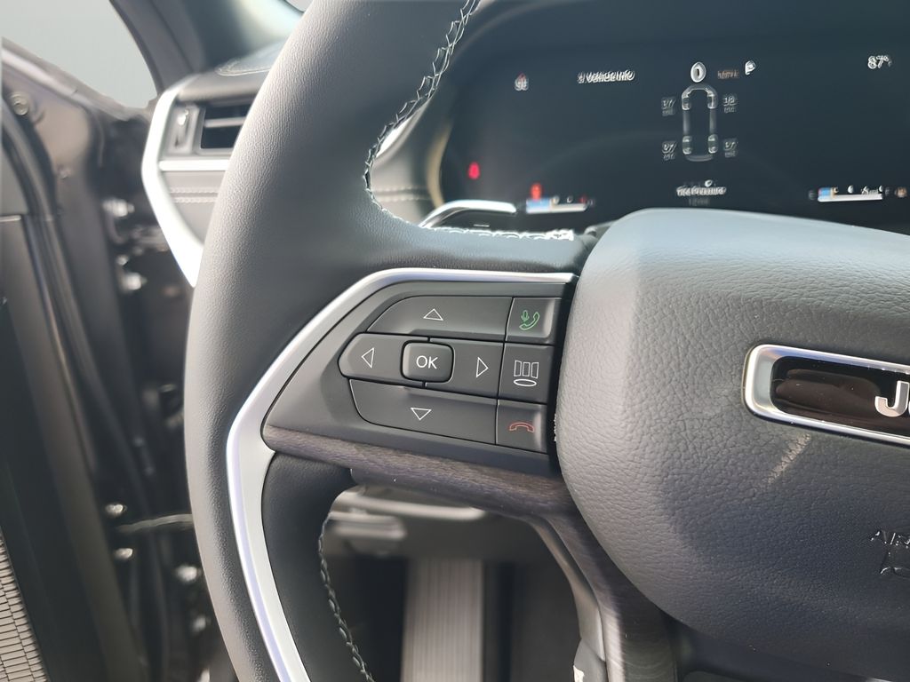 2025 Jeep Grand Cherokee Limited photo 31