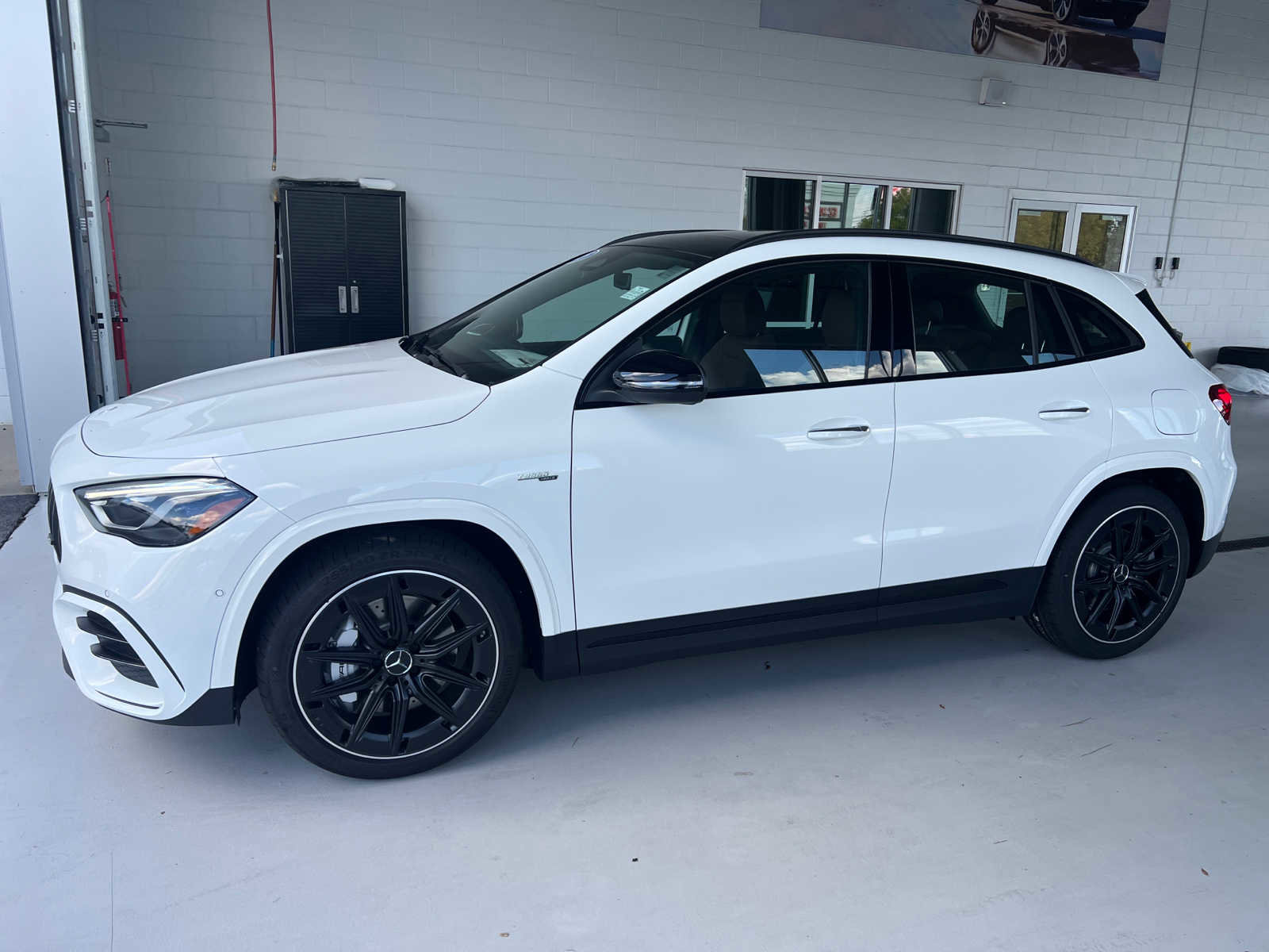2025 Mercedes Benz GLA AMG 35 photo 2