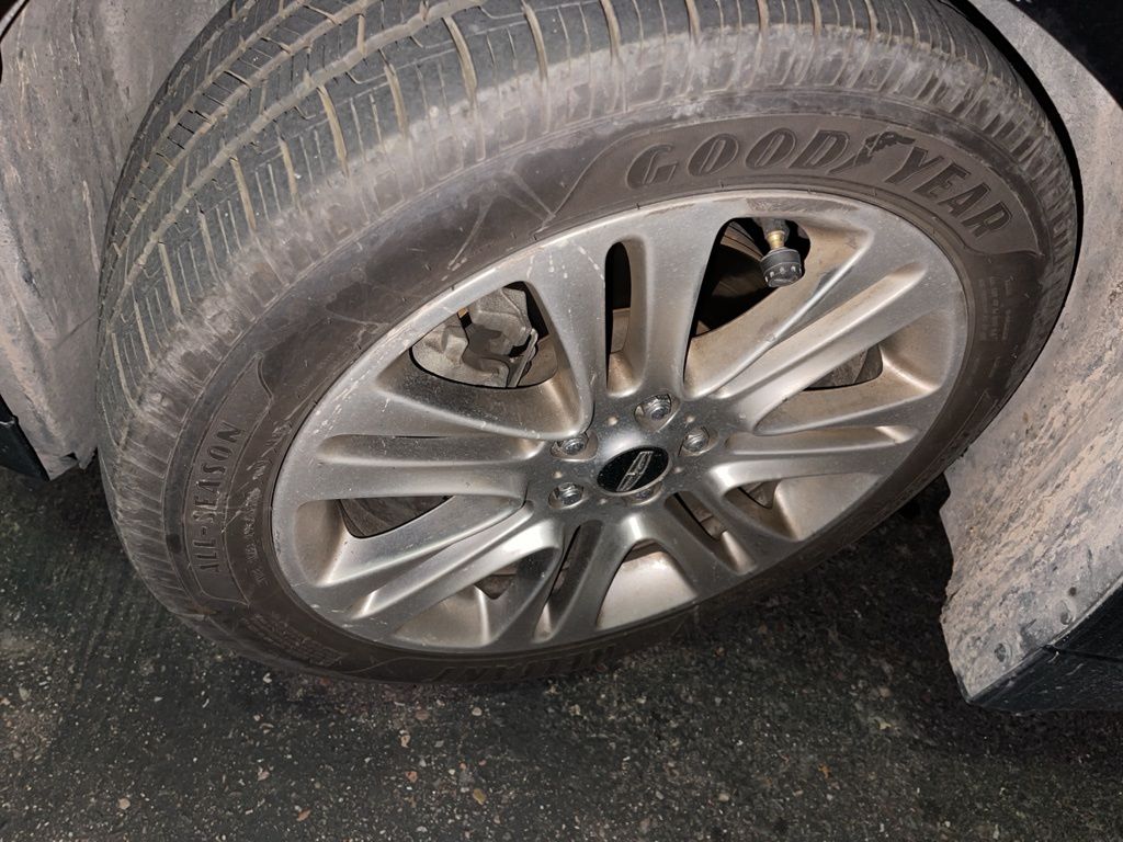 2016 Lincoln MKZ Base photo 2