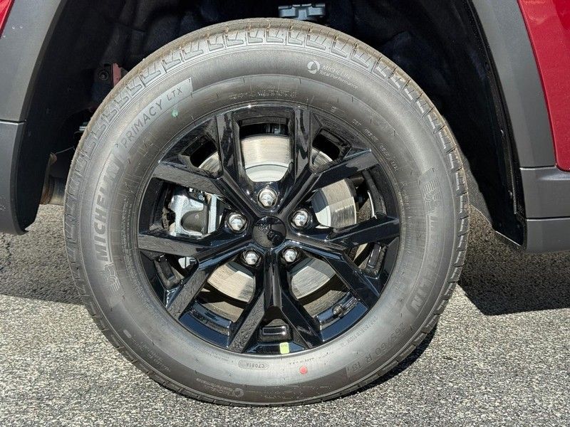 2025 Jeep Grand Cherokee Altitude photo 3