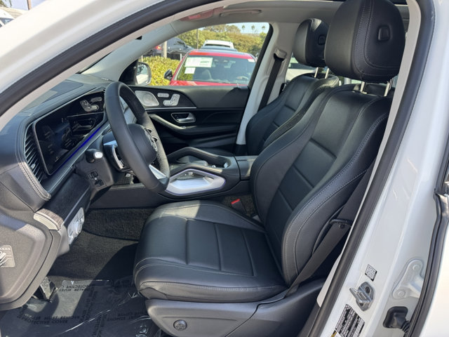 2026 Mercedes Benz GLS 450 4MATIC photo 2