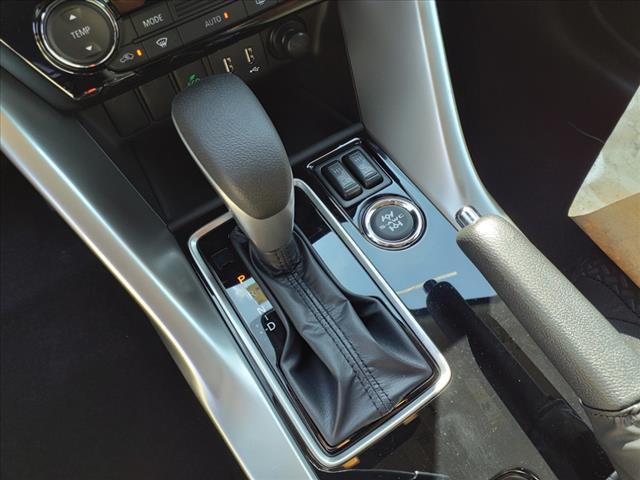 2024 Mitsubishi Eclipse Cross LE photo 10