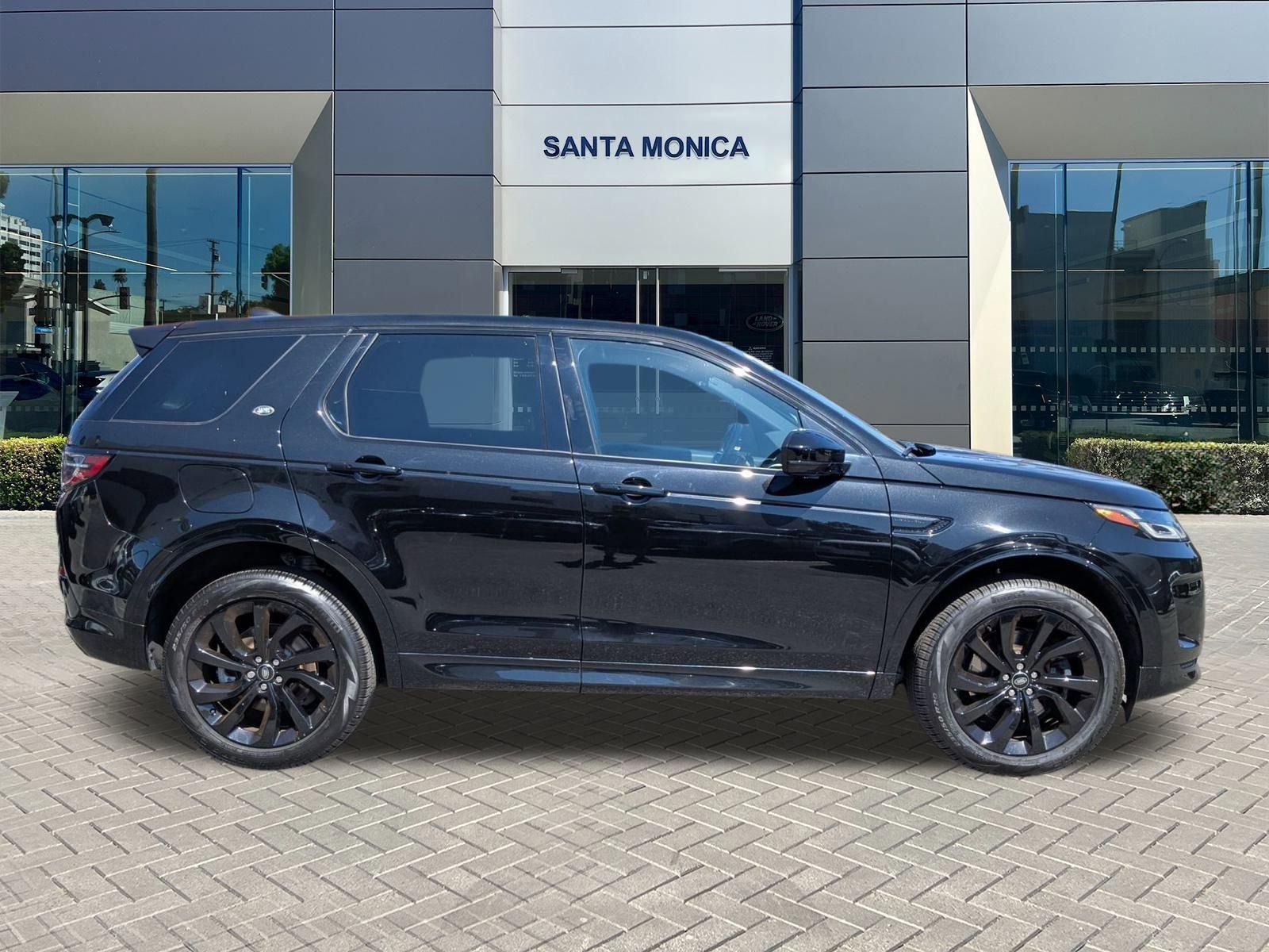 2023 Land Rover Discovery Sport SE R-Dynamic photo 2
