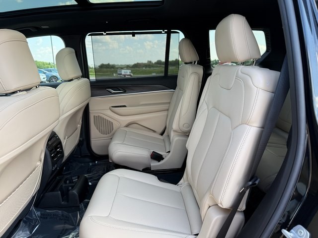2025 Jeep Grand Cherokee Limited photo 24