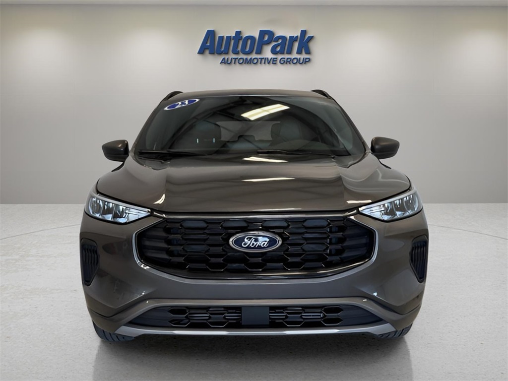 2023 Ford Escape ST-Line photo 2