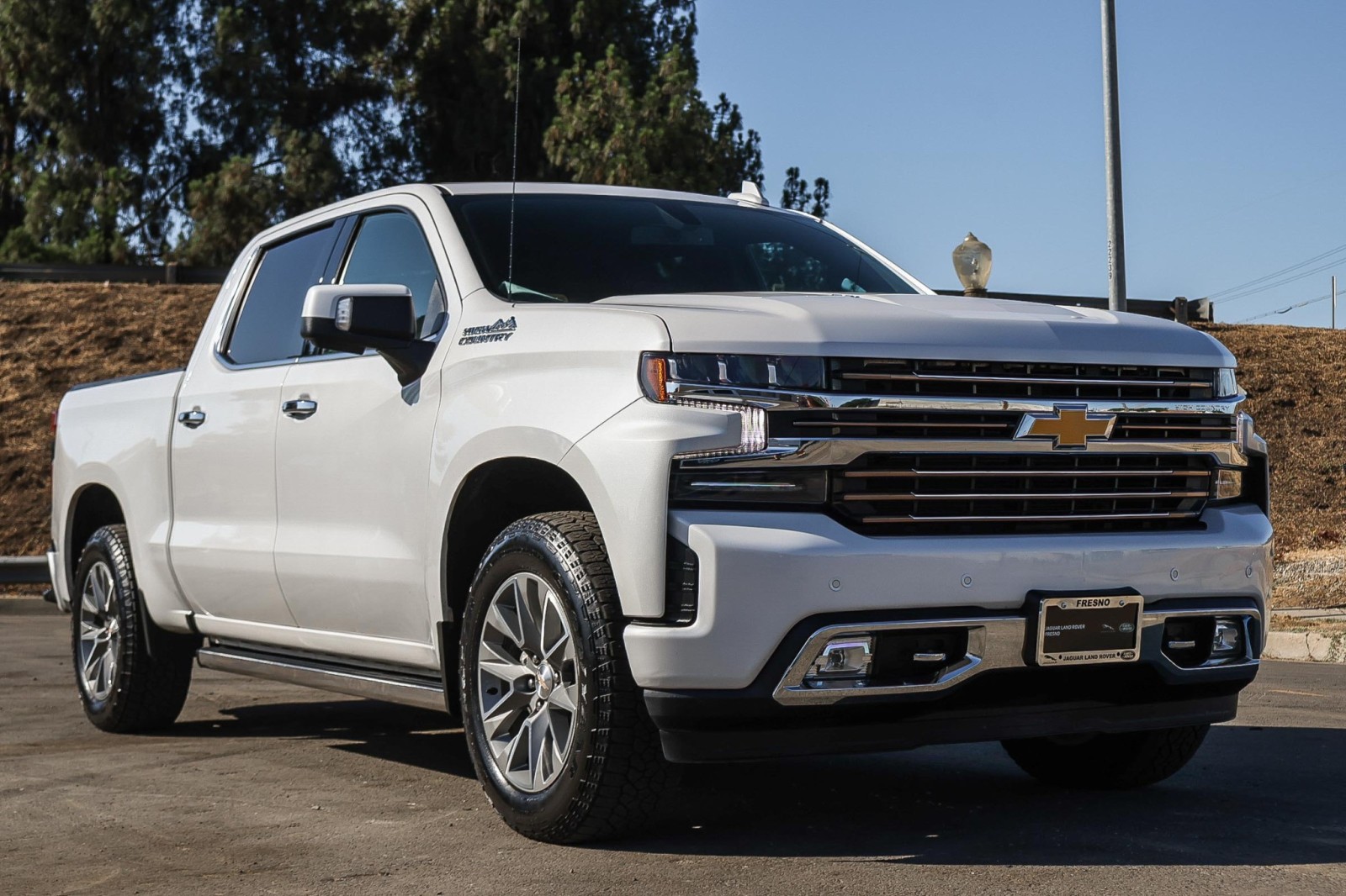 2022 Chevrolet Silverado 1500 High Country photo 3