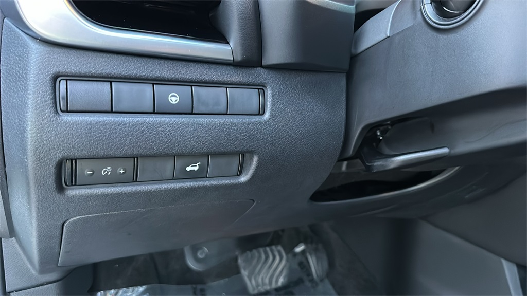 2023 Nissan Rogue SL photo 16