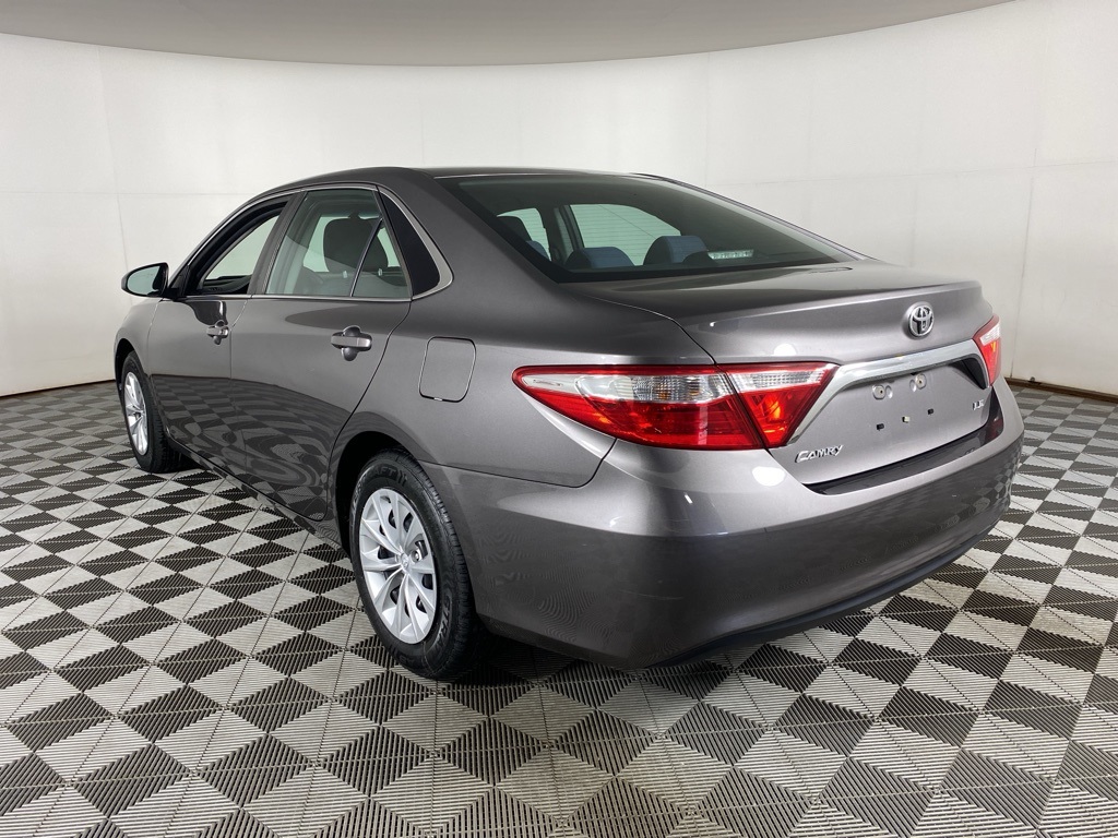 2016 Toyota Camry LE photo 8