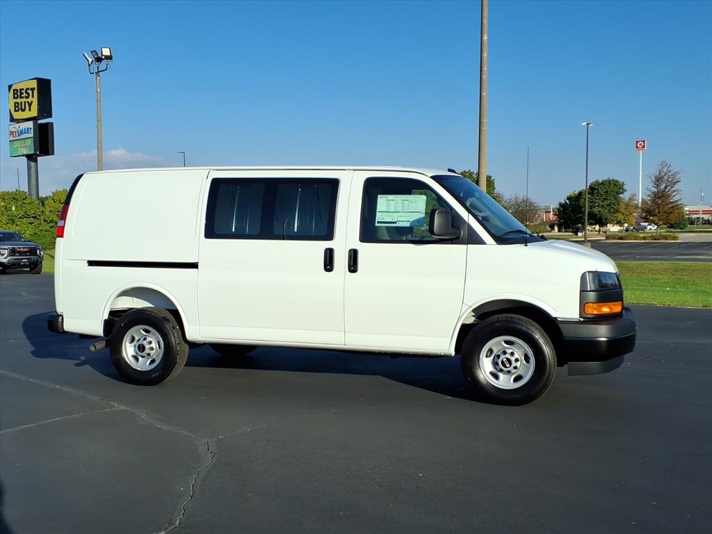 2025 Gmc Savana Cargo 3500 photo 2