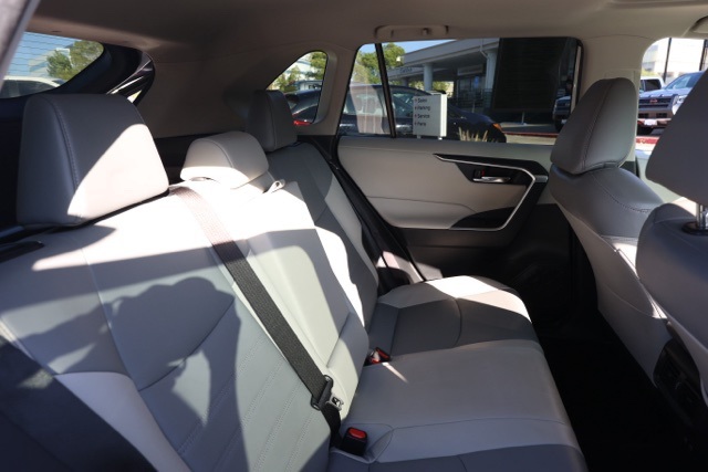 2021 Toyota RAV4 Hybrid XLE Premium photo 16