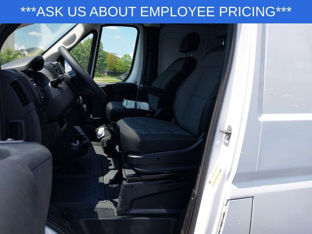 2025 Ram ProMaster 1500 photo 3