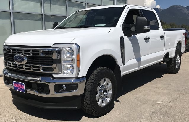 2023 Ford F-350 XLT photo 3