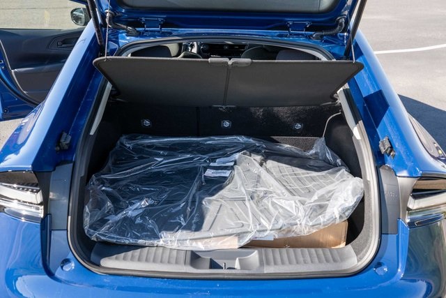 2026 Toyota Prius Plug-in Hybrid SE photo 11