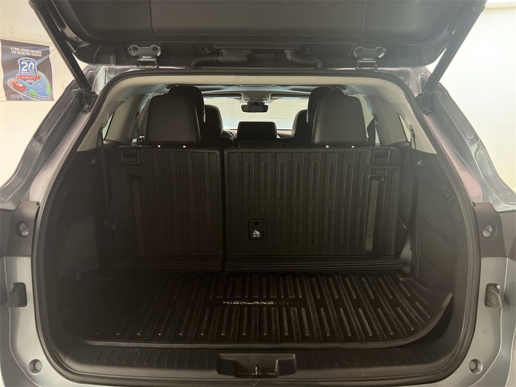 2021 Toyota Highlander XLE photo 25