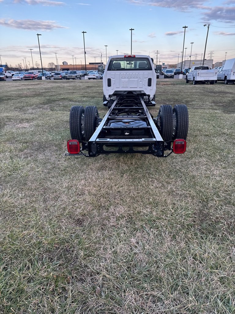 2024 Chevrolet Silverado 6500HD Work Truck photo 4