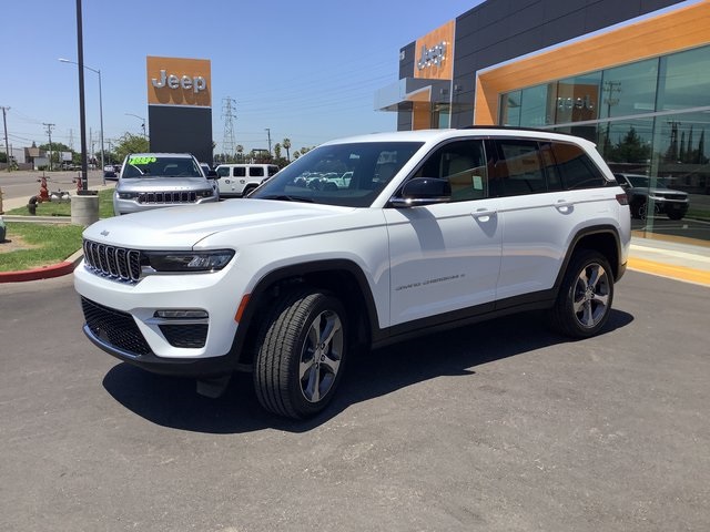 2025 Jeep Grand Cherokee Limited photo 3